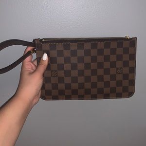 never worn brand new with authenticity card louis vuitton clutch